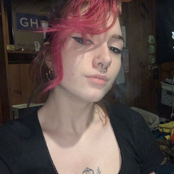 Meet your Posher, Kat - Picture 2 of 4